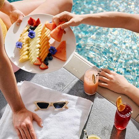 Sheraton Melbourne Hotel Exteriér fotografie Poolside service