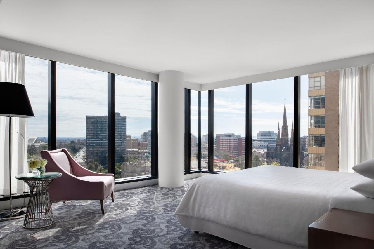 Sheraton Melbourne Hotel Exteriér fotografie A bedroom at The Westin