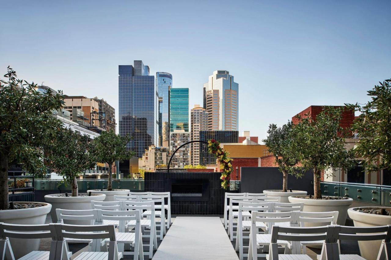 Sheraton Melbourne Hotel Exteriér fotografie The rooftop cinema at the Emporium shopping centre