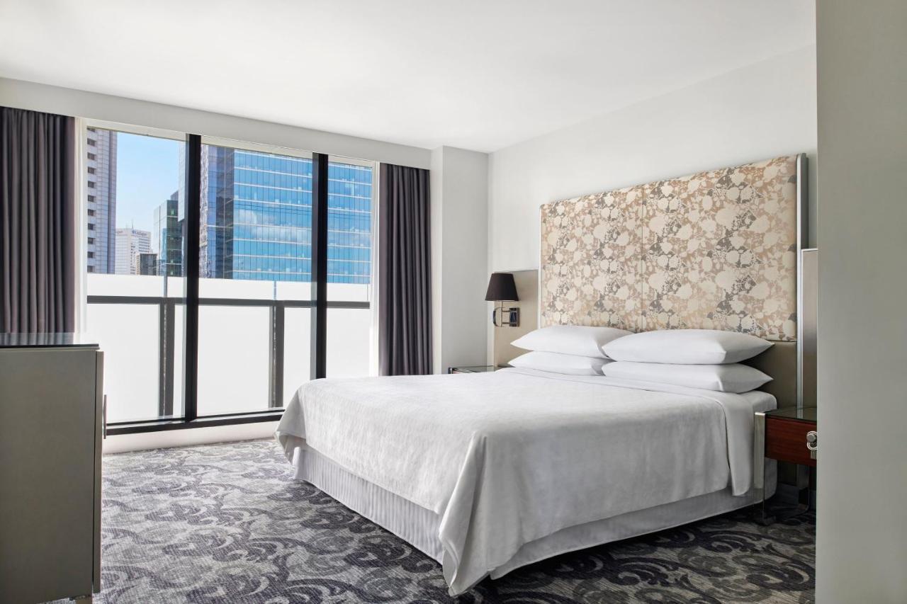 Sheraton Melbourne Hotel Exteriér fotografie A guest room at the hotel