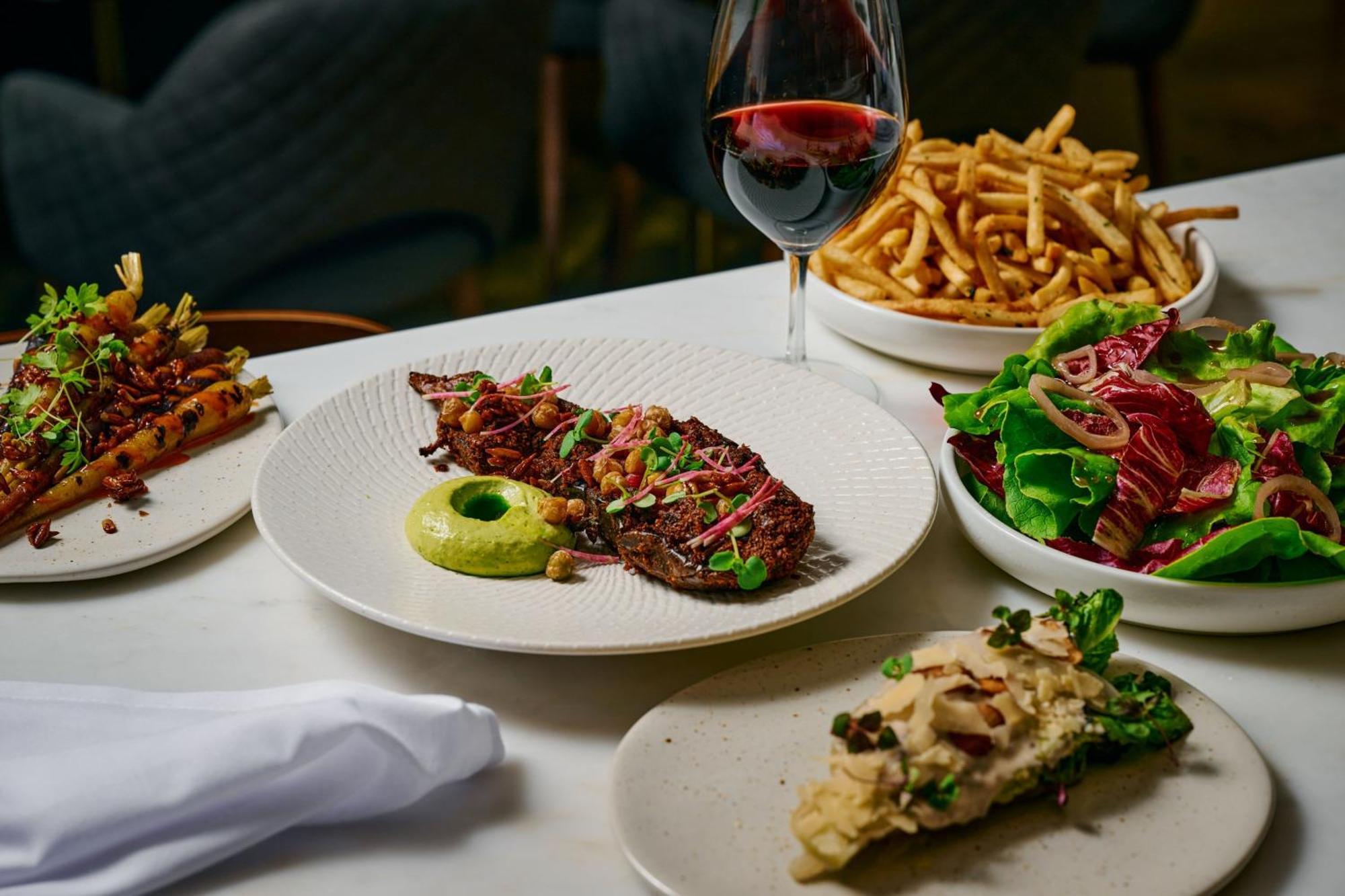 Sheraton Melbourne Hotel Exteriér fotografie A selection of dishes at the restaurant