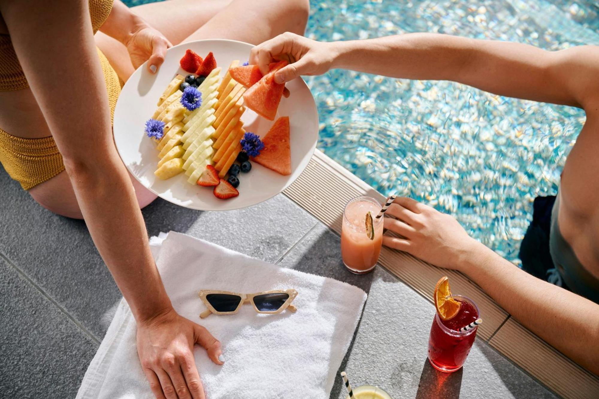 Sheraton Melbourne Hotel Exteriér fotografie Poolside service